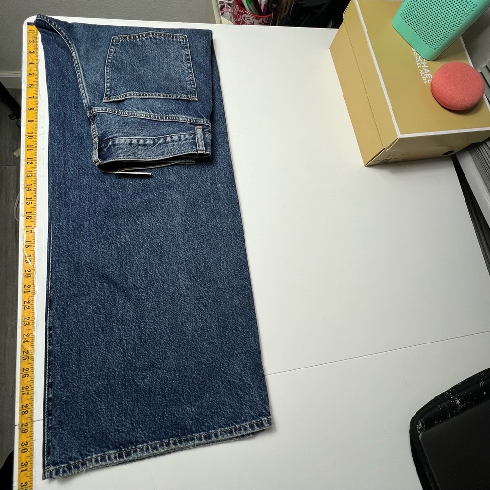 Madewell Superwide-Leg Jeans
Concho Wash Color Size 28
NWT - Picture 11 of 15
